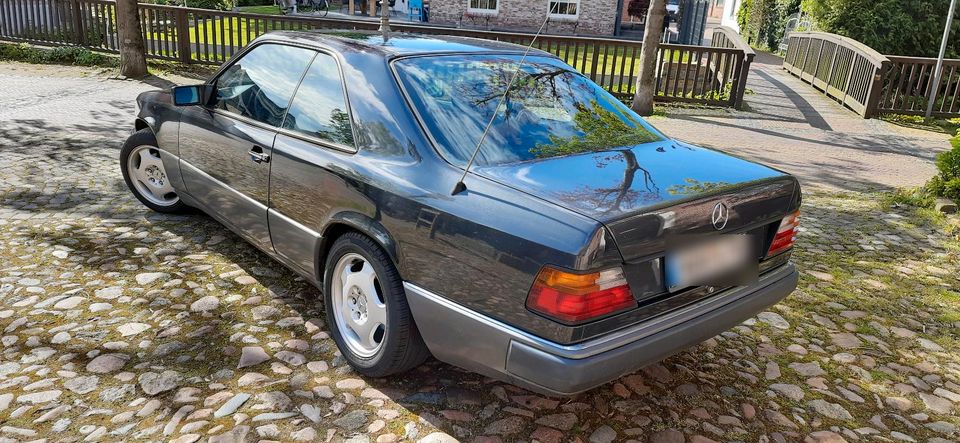 Mercedes Benz w124 300ce in Neuenhaus