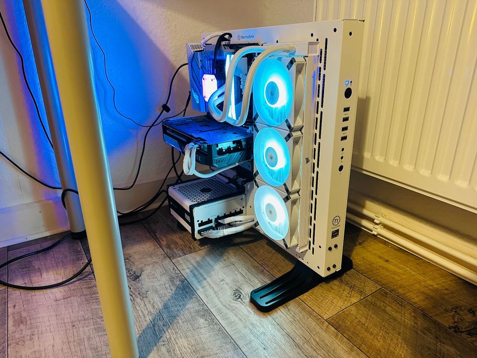 RGB Gaming Computer mit Wasserkühlung, 32GB RAM, 1TB SSD in Kassel