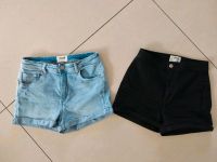 2 Stück kurze Jeans-Hosen Tally Weijl Gr. 36 hellblau und schwarz Leipzig - Altlindenau Vorschau