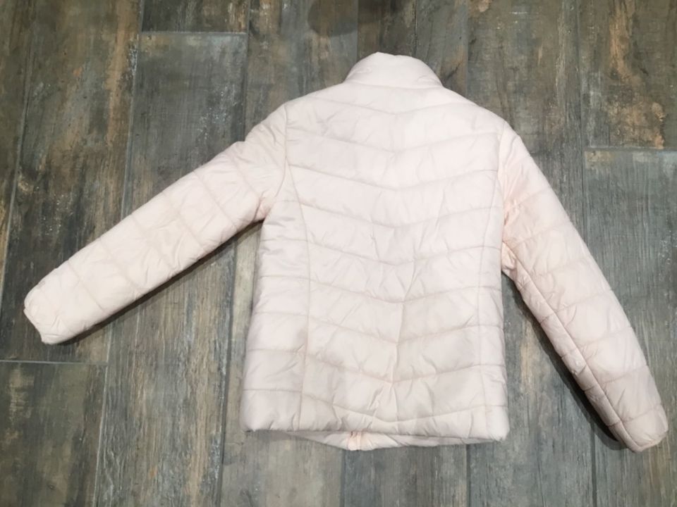 Mädchen Leichtsteppjacke rosa Gr. 140 in Weil am Rhein