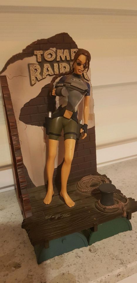 Statue 1, Lara Croft Figur, 1998, Wet Suit Eidos box in Holzminden