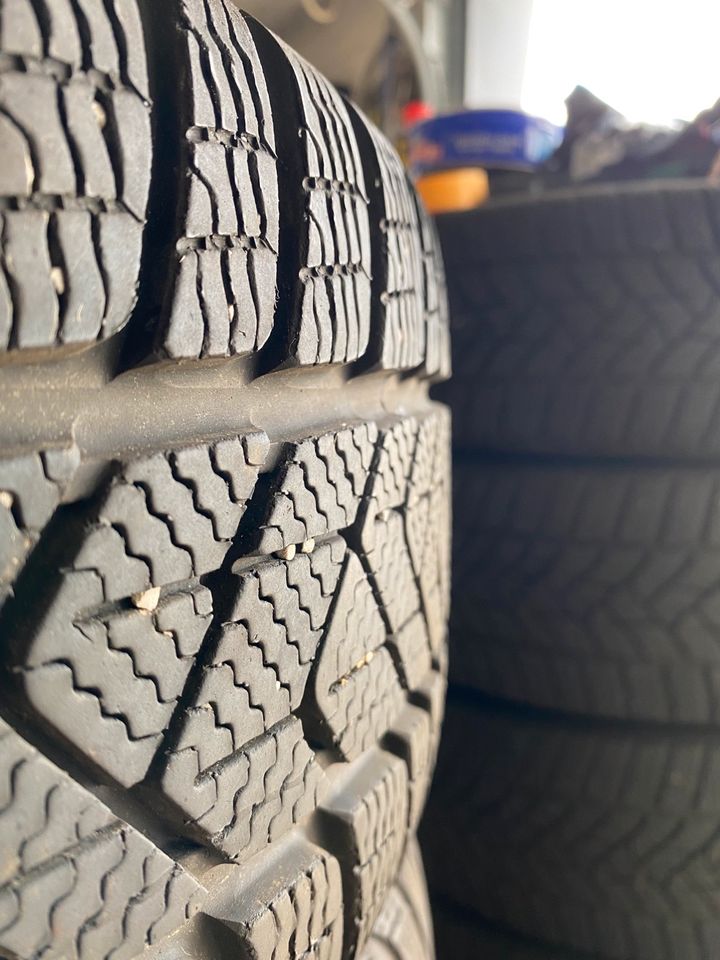 Pirelli 225/55 R17 Winterreifen BMW X1 in Rechberghausen