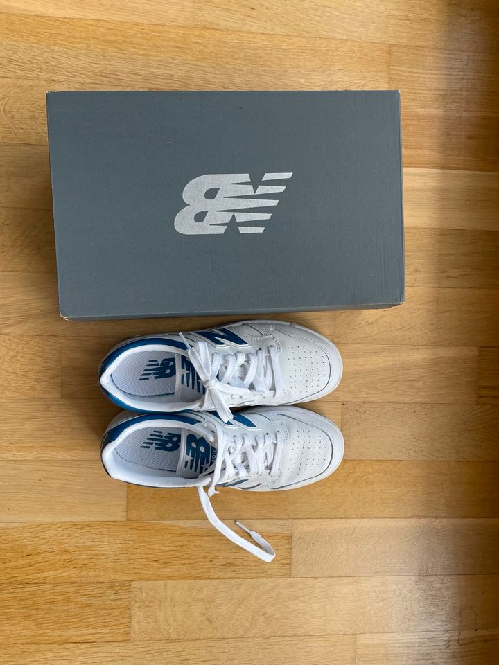 Weiße Sneaker von New Balance in 39,5 Euro in Leipzig