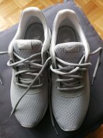 Nike Sneaker Freizeitschuhe grau/weiß Größe 42 Hessen - Bad Vilbel Vorschau