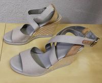 Keil Sandalette Gr 40 grau beige Sandalen Schuhe Pumps Hessen - Gießen Vorschau