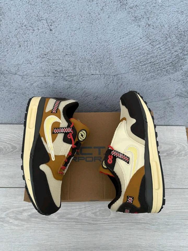 Nike Air Max 1 x Travis Scott im Baroque Brown Colourway (43) in Dresden