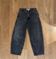 Bershka Jeans in grau Größe 34 Düsseldorf - Mörsenbroich Vorschau