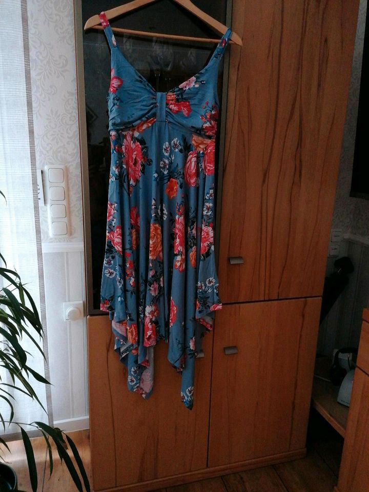 Sehr gut erhaltenes Trägerkleid Gr. 36/38 in Apen