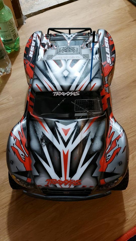 Traxxas Slash 1:10 2Wd Rtr mit Akku Ladegerät und Fernbedienung in Werne