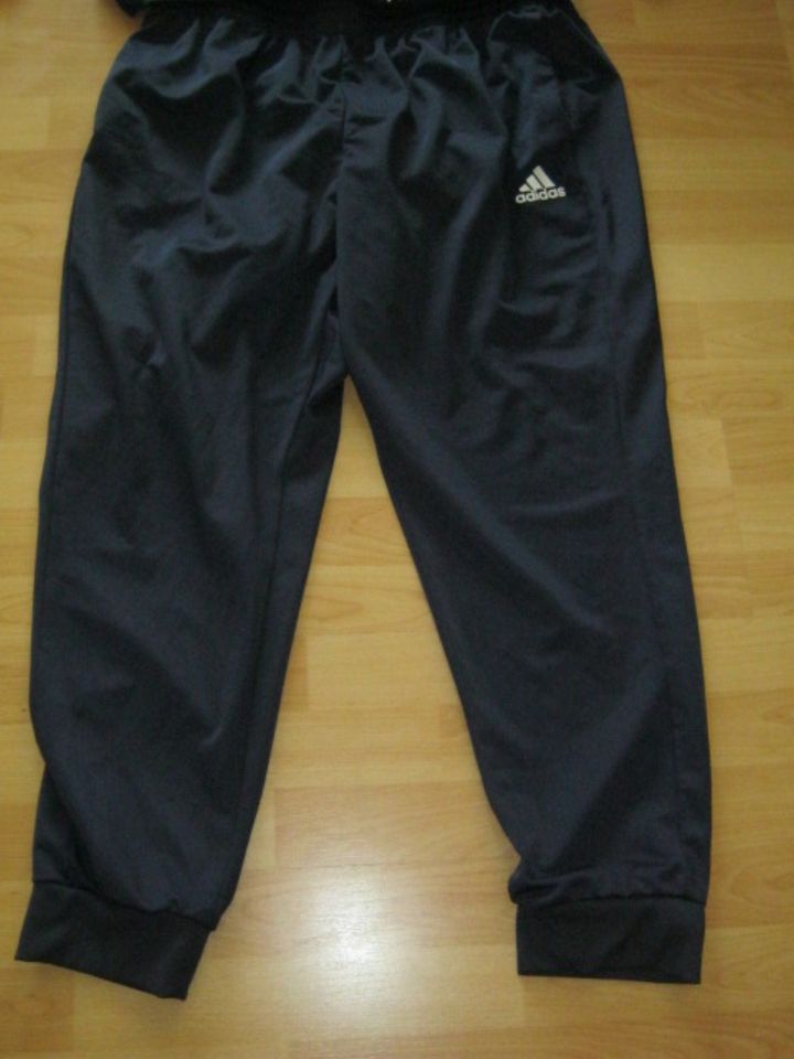 ADIDAS Jogging Anzug Neu  Größe 12  oder  2xl in Neunkirchen