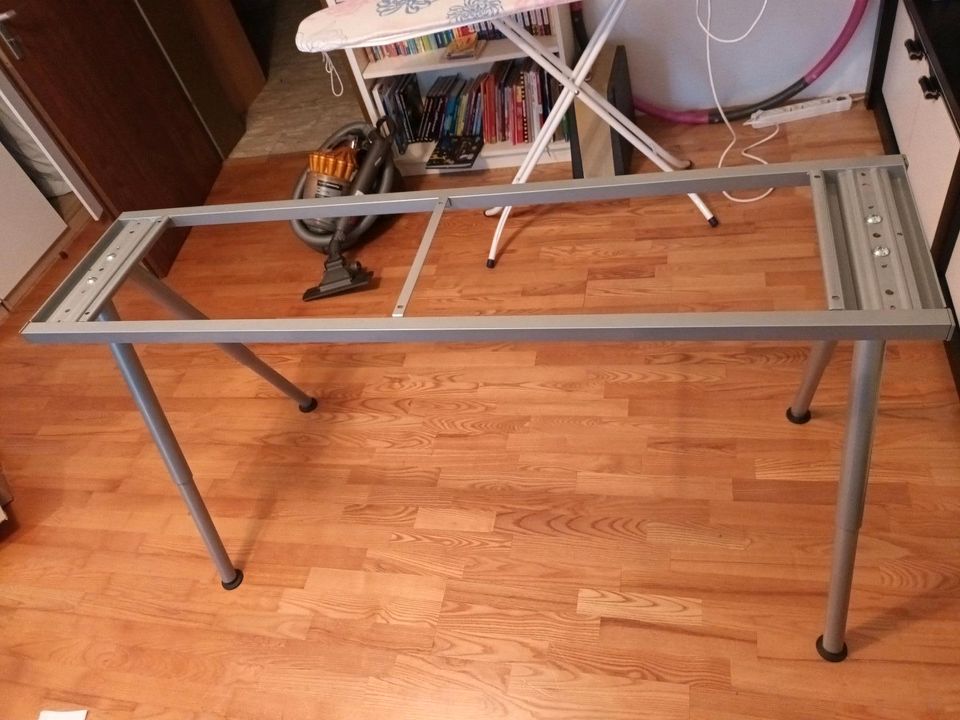 Schreibtisch höhenverstellbar ohne Platte, Ikea in Moosthenning