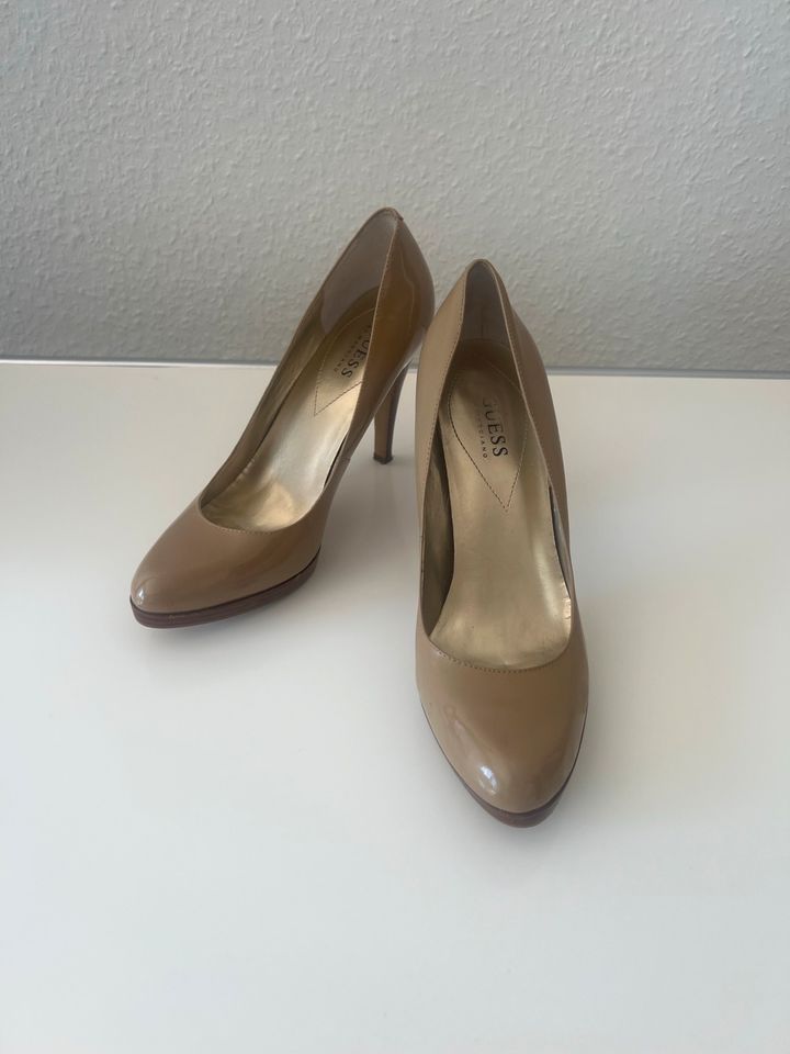 Exklusive Pumps von GUESS, Gr. 38,5, beige in Duisburg