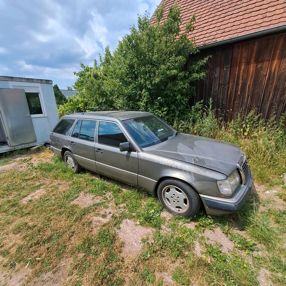 Ersatzteilspender Karosserieteile in Feuchtwangen