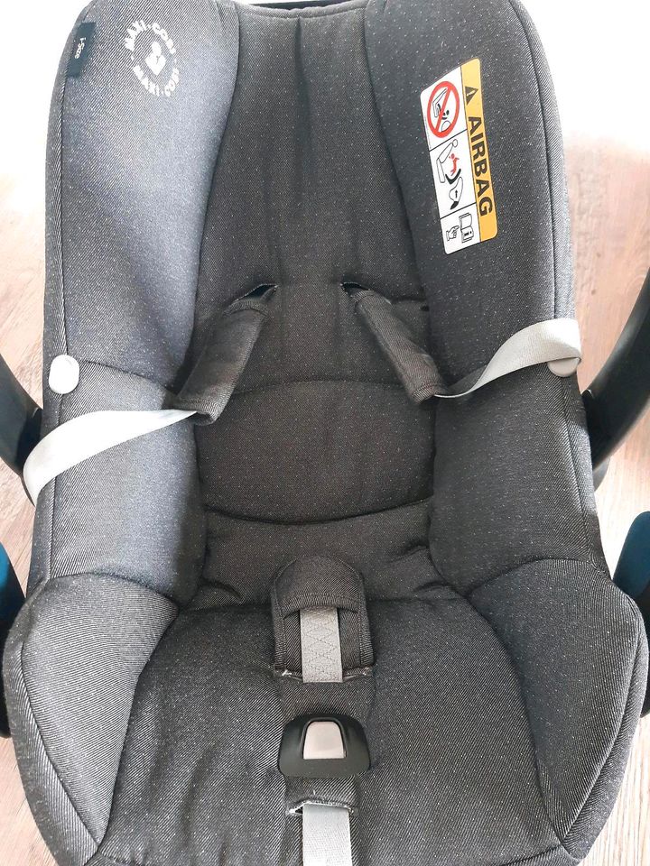 Maxi Cosi mit Isofix- Station in Heiligenberg