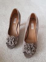 Taupefarbene High Heels Niedersachsen - Seelze Vorschau