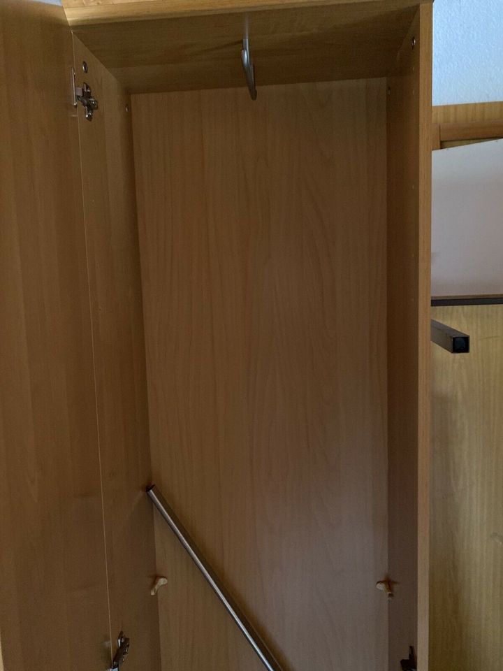 Schrank mit Spiegel in Suhl