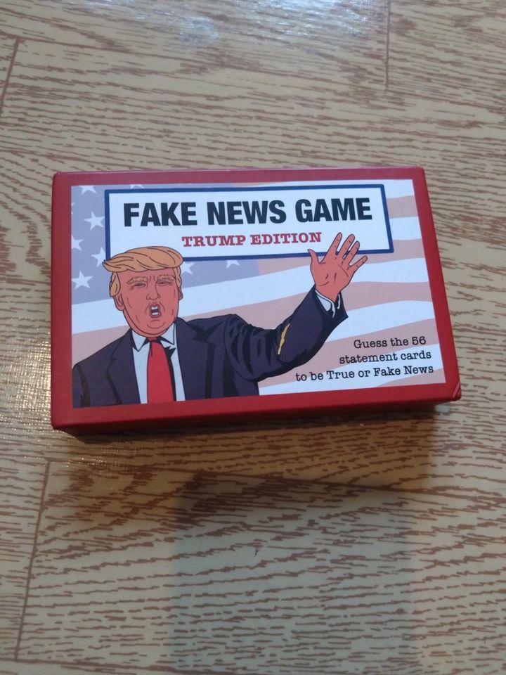 Kartenspiel Trump Fake News Game in Leipzig