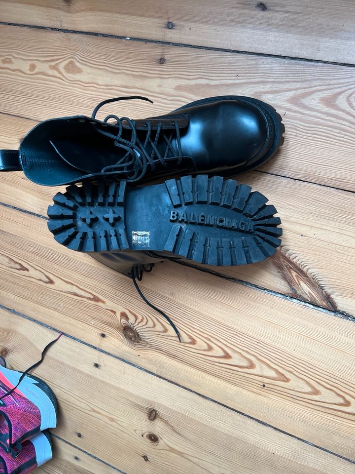 BALENCIAGA Strike Boots Größe 41 in Berlin