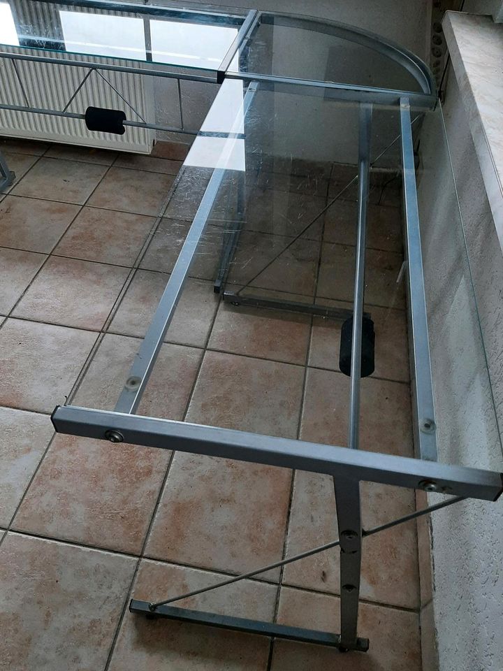 Schreibtisch aus Metall und Glas in Bremm
