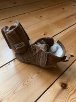 Neuw. UGG Babyschuhe Gr.18 Lauflernschuhe Lammfellschühchen Brandenburg - Niedergörsdorf Vorschau