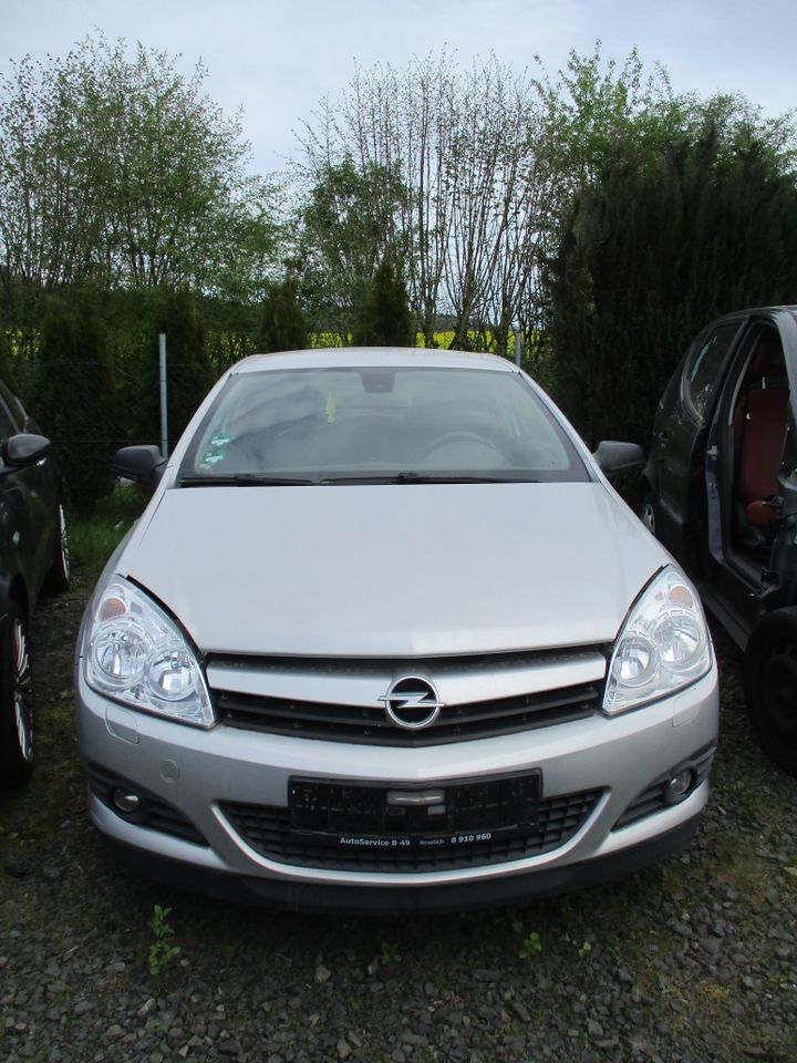 Spenderfahrzeug Opel Astra H GTC Bj 2005 1,8l 92kW Z157 Silber in Waldbrunn