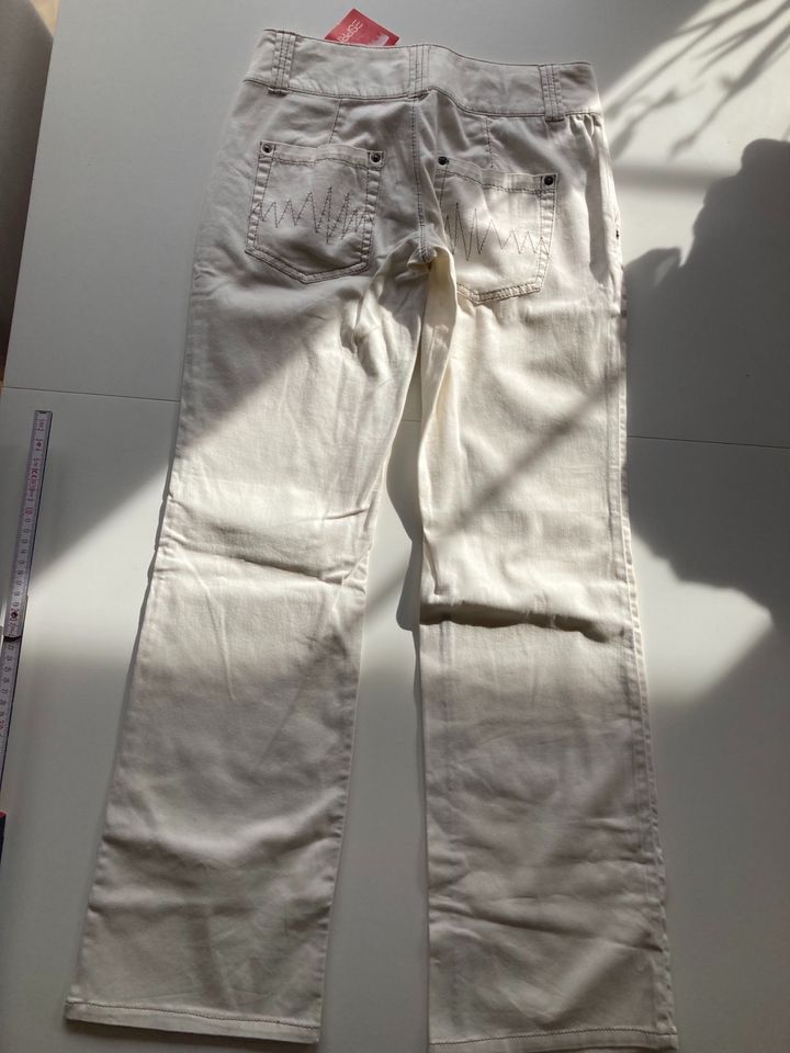 edc by Esprit, Schlaghose, Bootcut-Hose, Gr. 36, creme, NEU! in Rastede