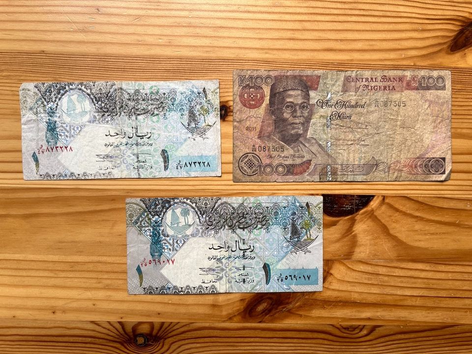1 Riyal Qatar 100 Naira Banknoten Geld Scheine Nigeria Währung in Berlin