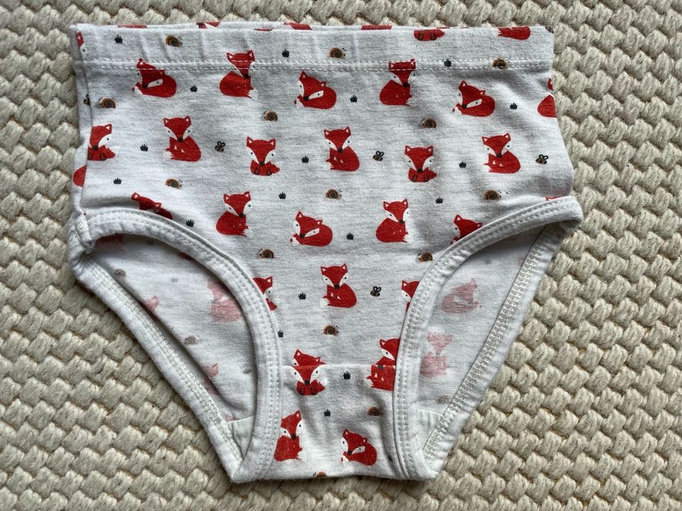 Neue Unterwäsche Unterhemd Boxers Slip Größe 98/104 in Kremperheide