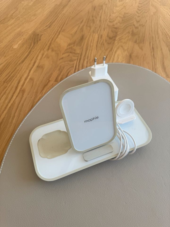 Mophie 3 in 1 Wireless Charging Stand in Hamburg