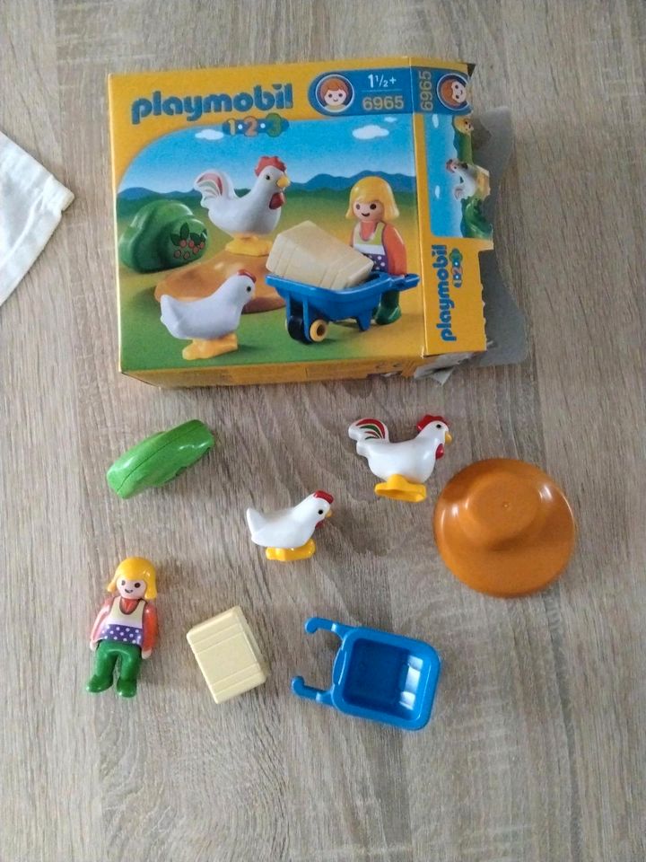 Playmobil 123 Bäuerin mit Hühnern in Weilerswist