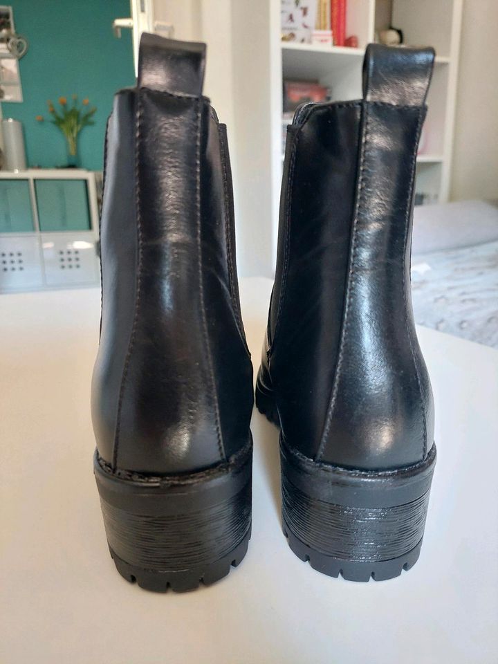 Stiefeletten Chelsea Boots schwarz Gr. 39 in Bremerhaven