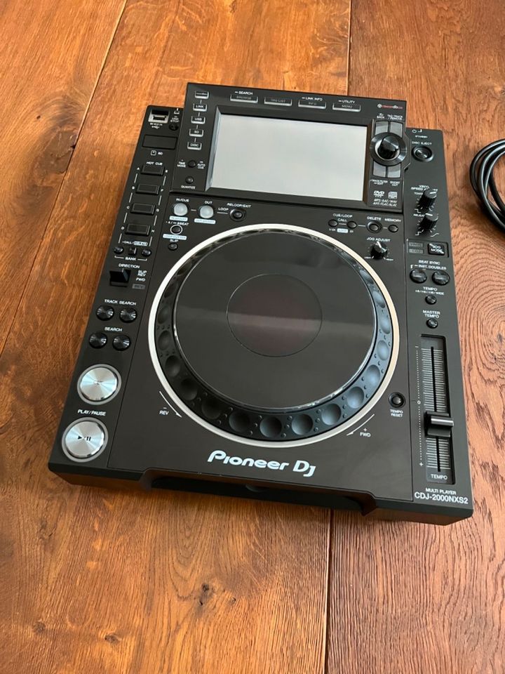 Pioneer CDJ 2000 Nexus 2 mit Decksaver in Berlin