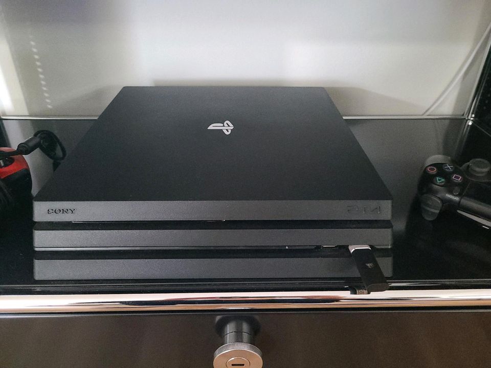 Ps4 Pro zu verkaufen in Hamburg