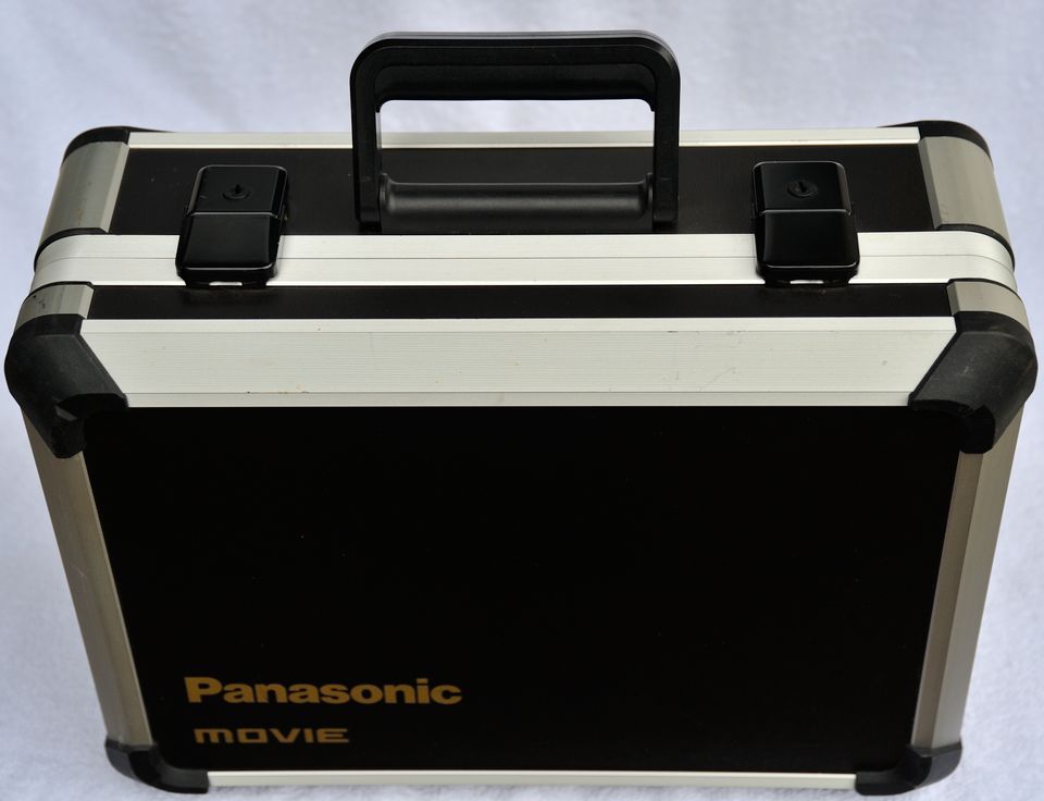 Biete Panasonic S-VHS Compact Movie NV-MS90 + VW-EC310 Editing in Oldenburg