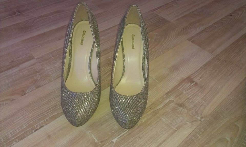 High Heels Farbe Gold gr. 37 in Stadtoldendorf