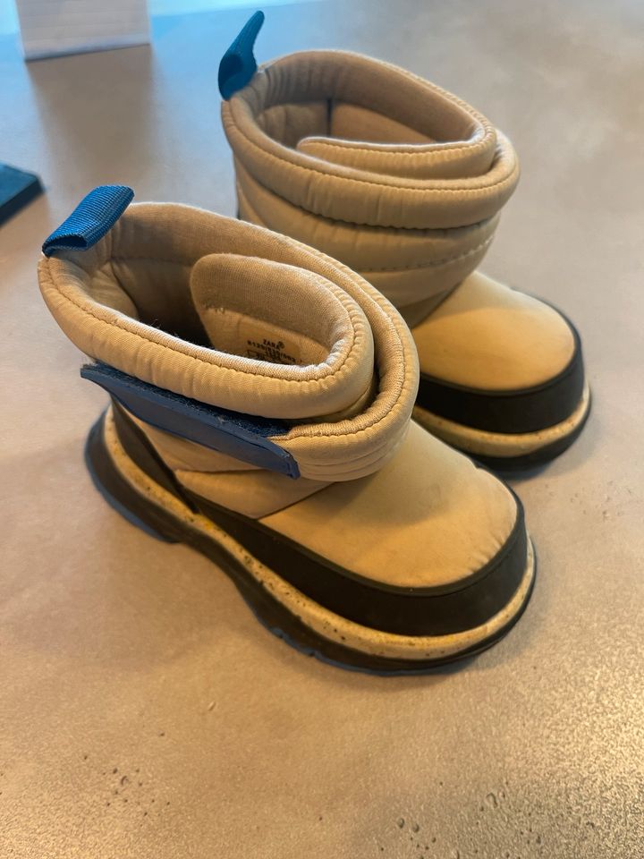 Zara Schneeschuhe Gr. 22 wie NEU Schneestiefel Winterschuhe in Berlin