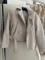 Damen Stradivarius Jacke Beige grau hellbeige XS Nordrhein-Westfalen - Erkrath Vorschau