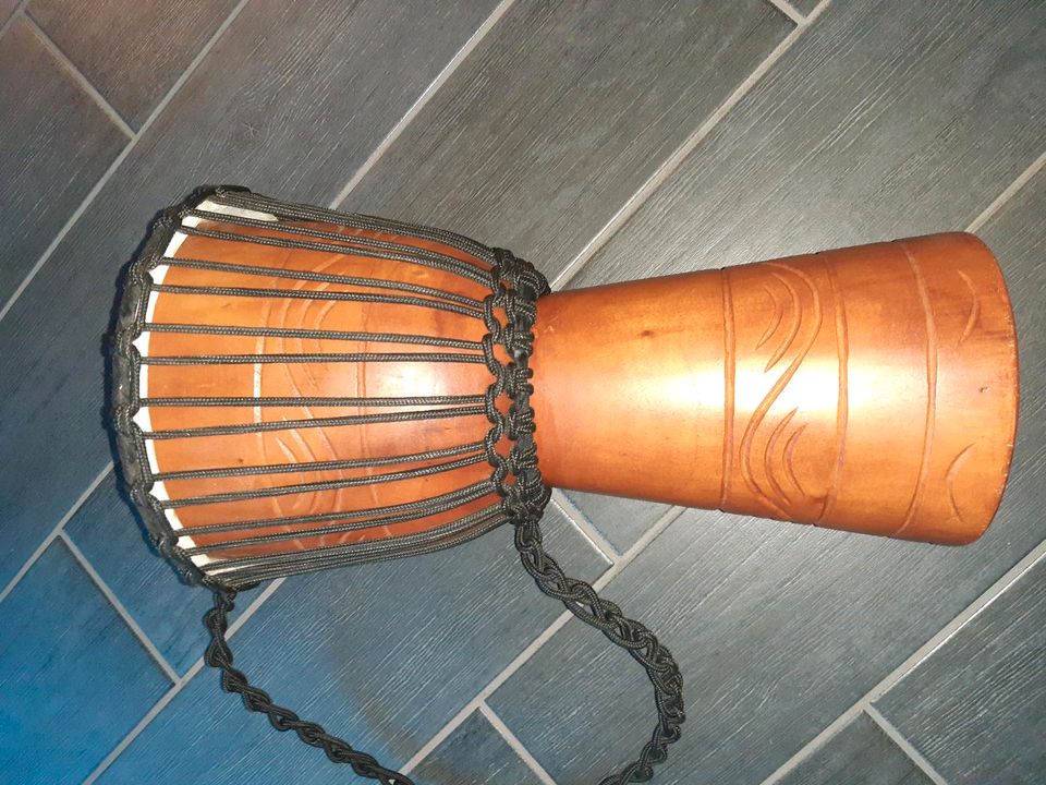 Trommel " Djembe " mit Tasche in Lippetal