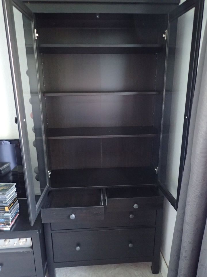 IKEA Hemnes Vitrine, 4 Schubladen, schwarzbraun in Kall