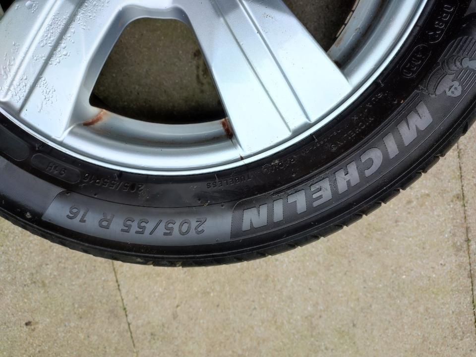 205/55 R16 91H Michelin Sommerreifen auf Alufelgen Mercedes in Osnabrück