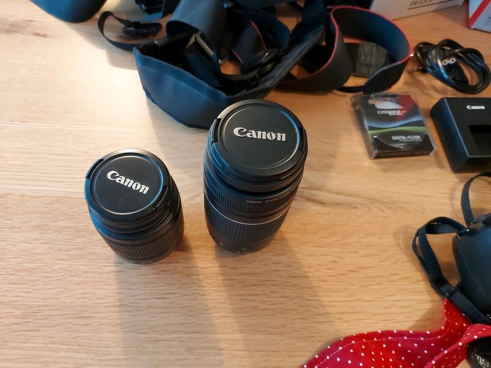 Canon EOS 1100D inkl. 2 Canon Objektive 18-55mm und 75-300mm in Hamburg