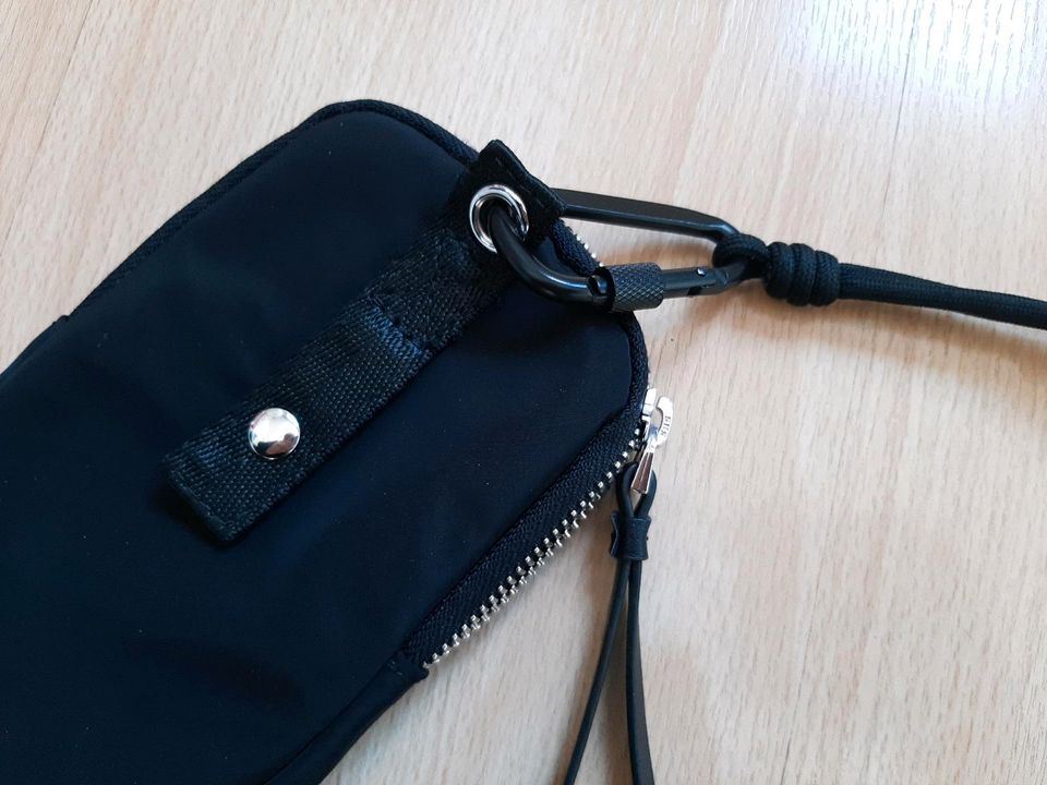 Desiqual  Handytasche und Mini Tasche bzw Schlüsseletui in Minden