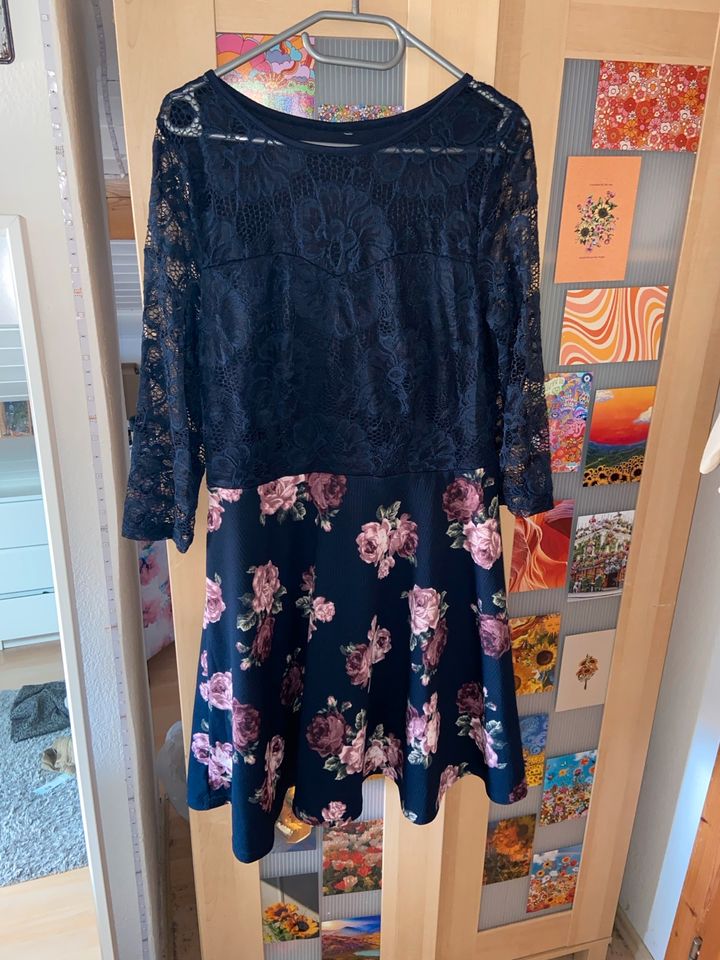 Damen Kleid Minikleid spitze dunkelblau Blume M 38 in Kolbermoor
