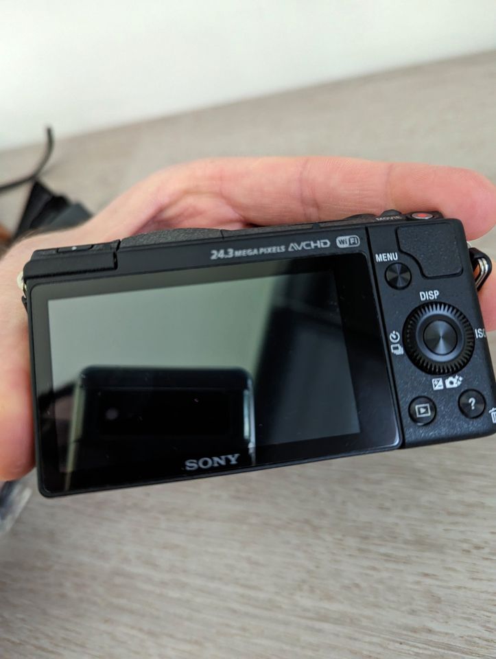 Sony Alpha ILCE-5100L (Gehäuse +16-50-mm Objektiv) + viel Zubehör in Dortmund