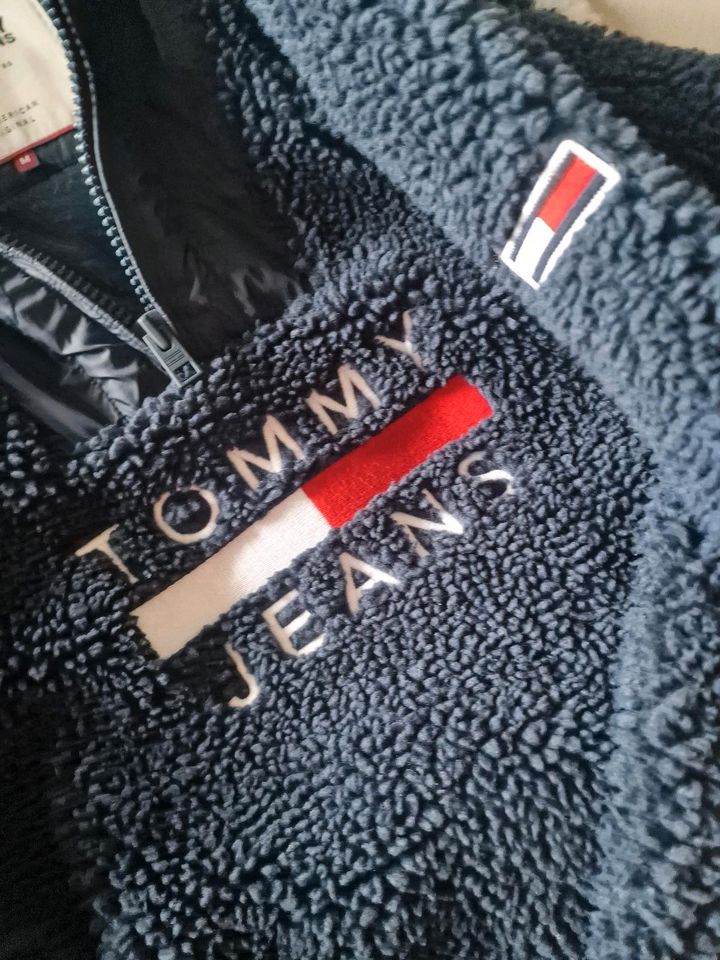 Tommy Hilfiger Pulli Gr M in Velbert