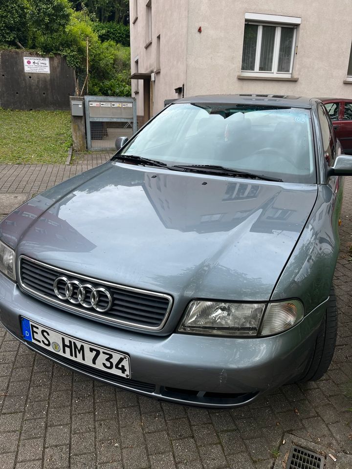Audi A4 TÜV Neu Schckheftgepflegt ! in Esslingen