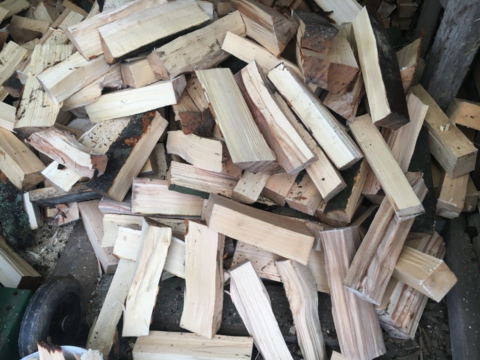 Brennholz trocken und ofenfertig in Hebertsfelden
