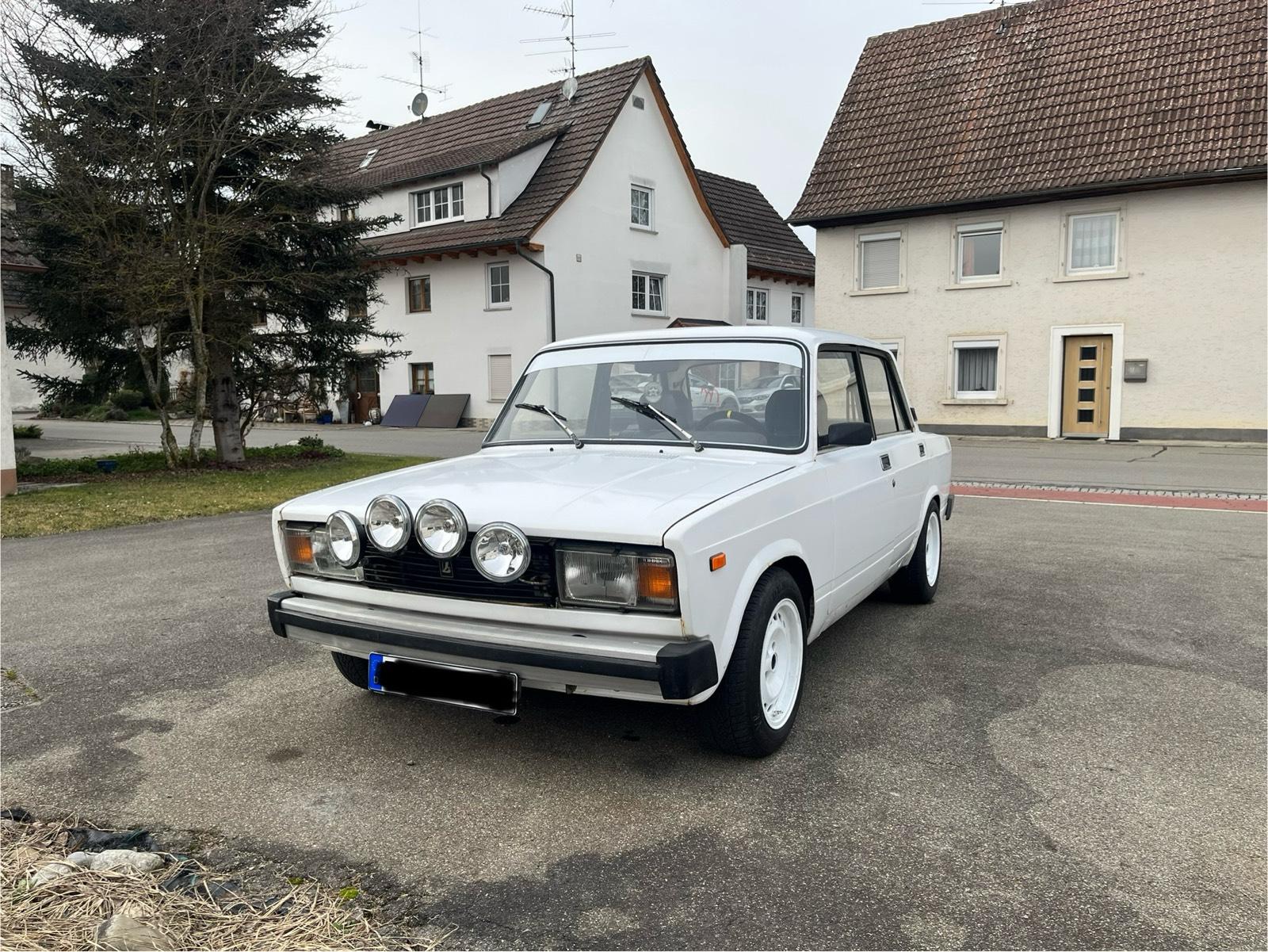 Abbildung des Autos Lada 2105 1500