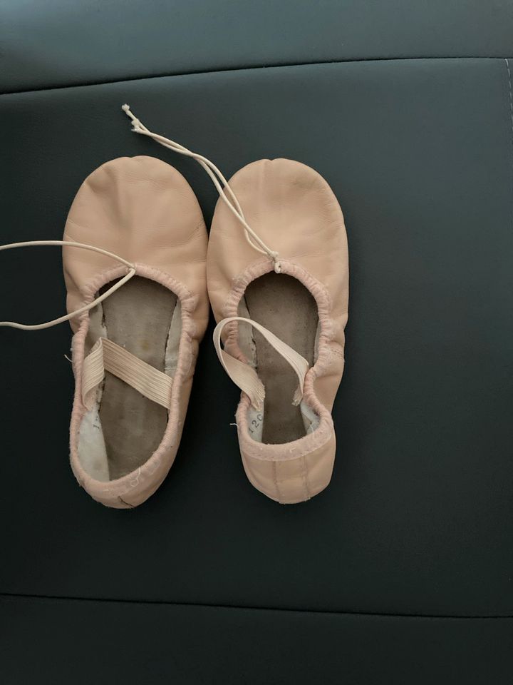 Ballett Schuhe in Steinbergkirche