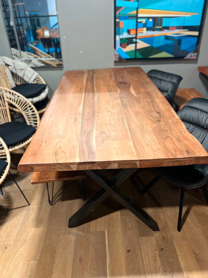 Baumkanten Esstisch Tisch  Akazie B-Ware 200 cm X-Füße in Oldenburg